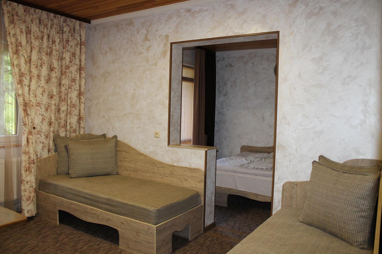 Dikii Med Hotel Heletinci Kültér fotó