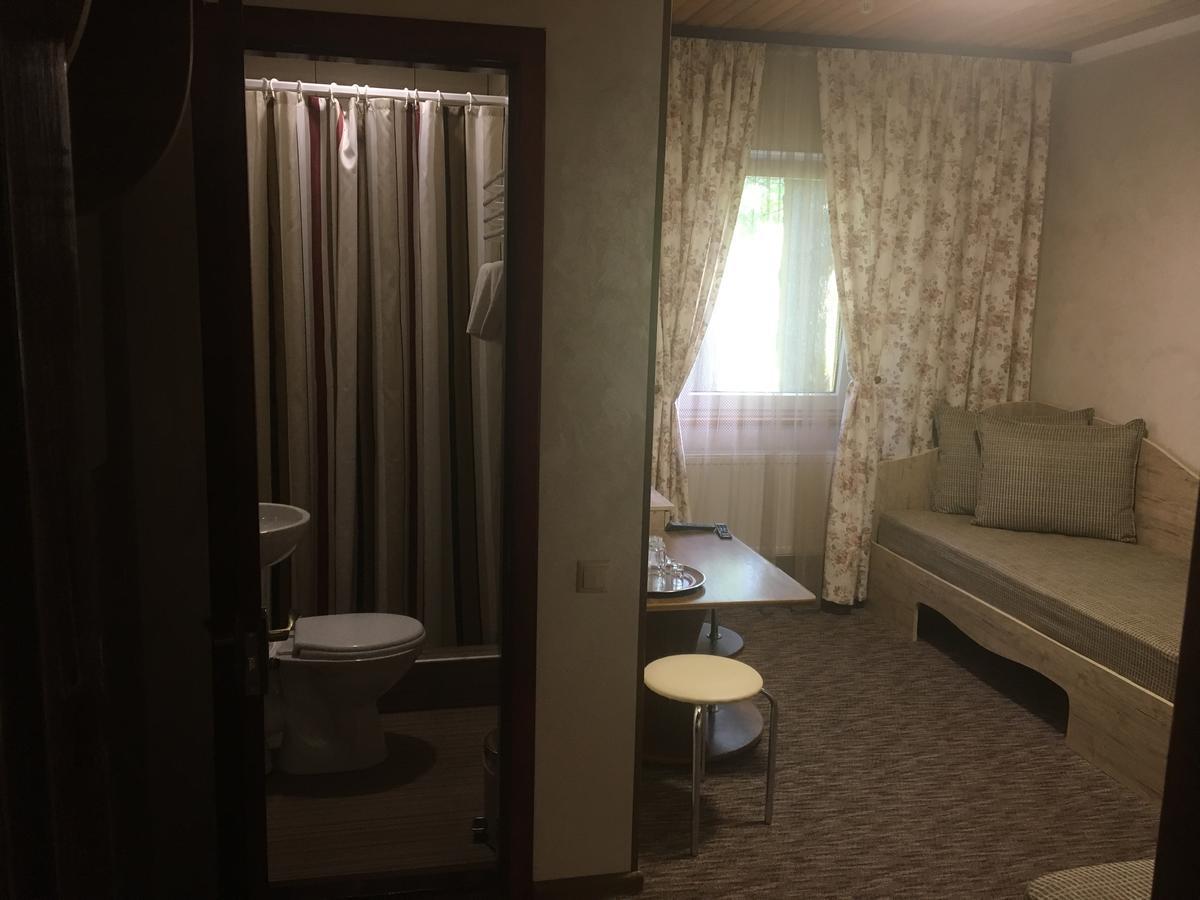 Dikii Med Hotel Heletinci Kültér fotó