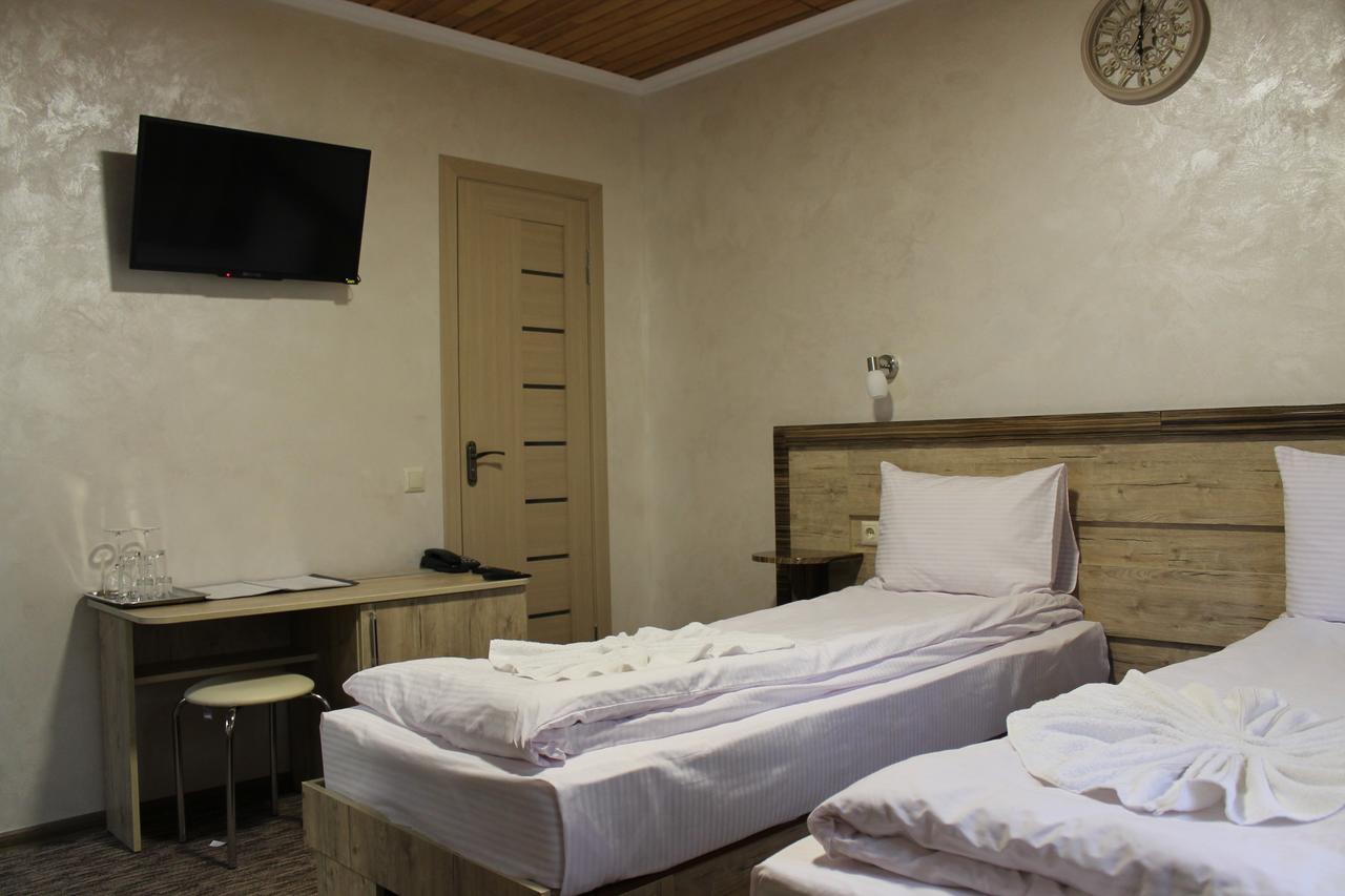 Dikii Med Hotel Heletinci Kültér fotó