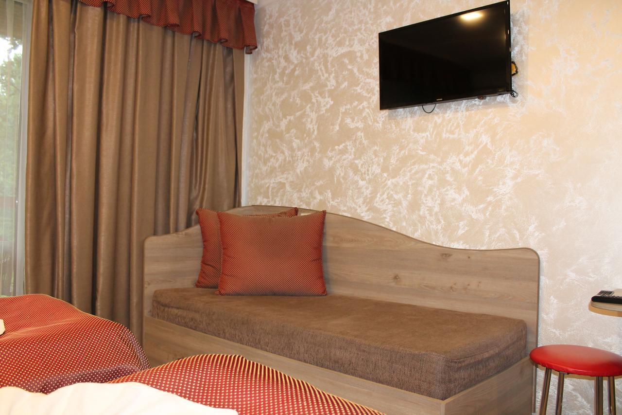 Dikii Med Hotel Heletinci Kültér fotó